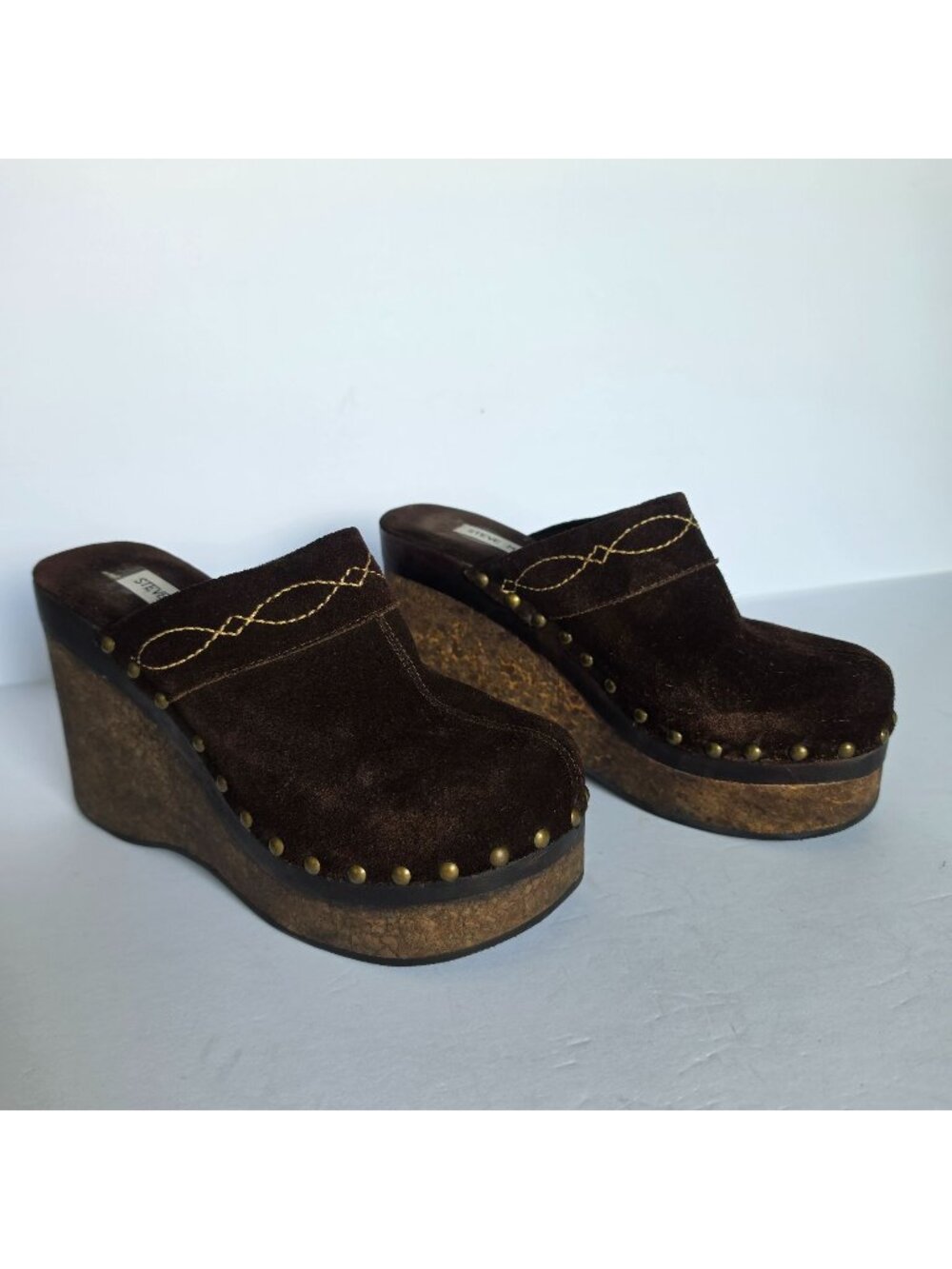 Steve Madden Eddie Brown Suede Platform Clogs Size 8B Studded Wedge Y2K Boho